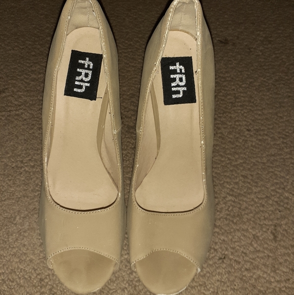 High heels - Picture 2 of 3